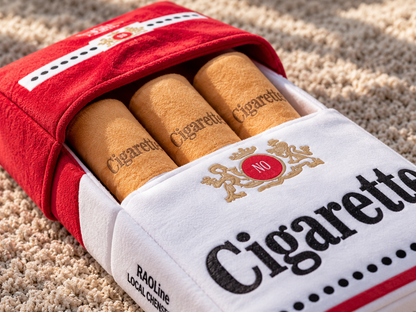 Peluche con sonido para perros · Cajetilla con 3 “cigarrillos”